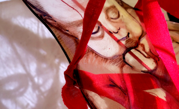Evelien-de-Bruijn-glass-installation-womens-history-Maria
